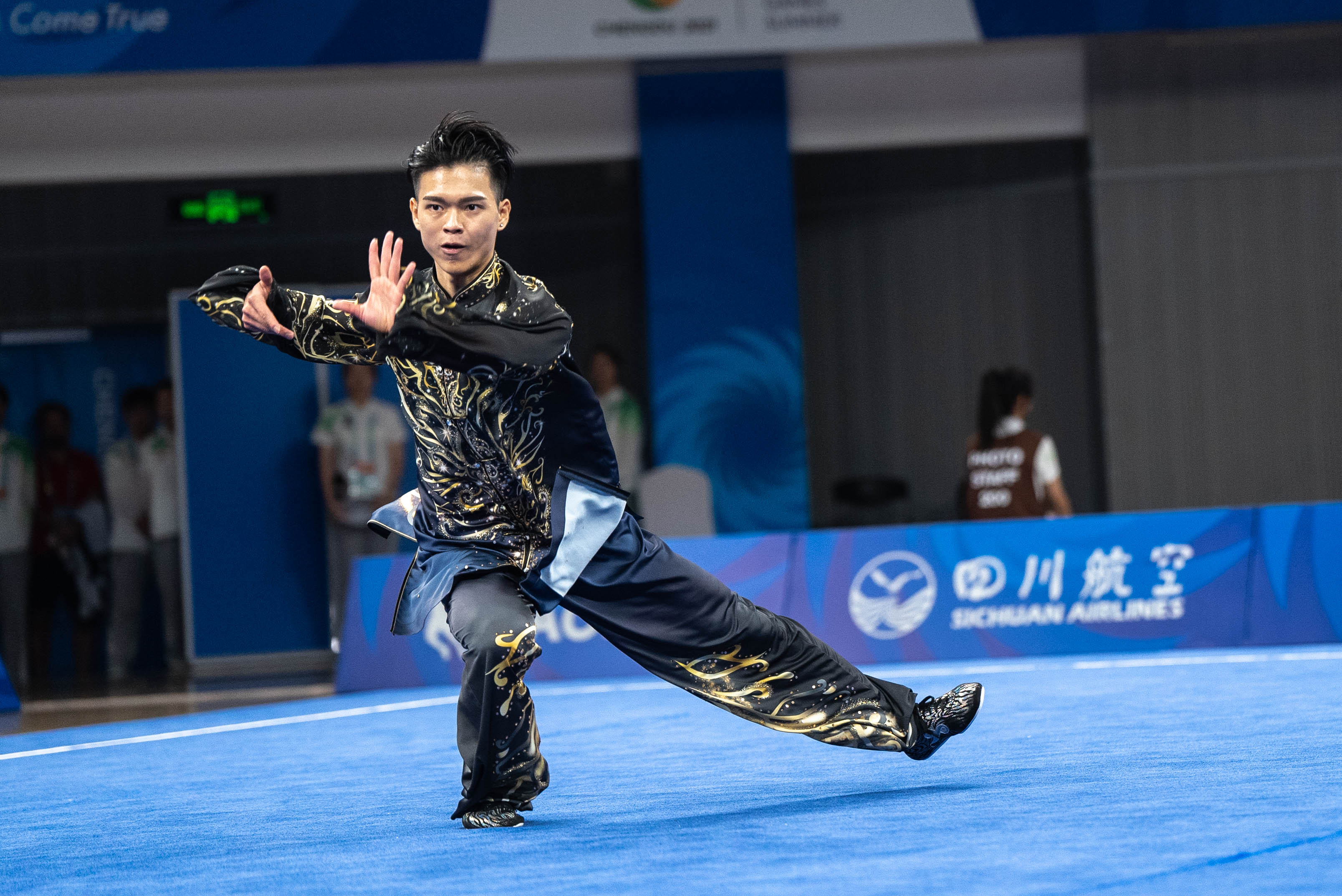 (圖)Wushu athlete Johnny Sun (Sun Chia-hung) took gold in the tai chi at the Chengdu Universiade, taking Chinese Taipei first gold medal with a vigorous and high level performance.